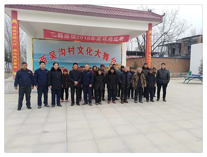 固德威薯業(yè)機(jī)械慰問貧困戶現(xiàn)場發(fā)福利